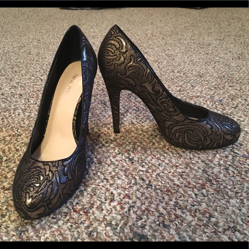 Nine West Size 8 Gold Brocade Heels